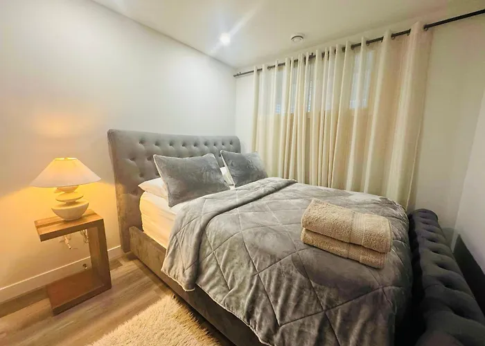 Comfy Neutral Living Free Parking