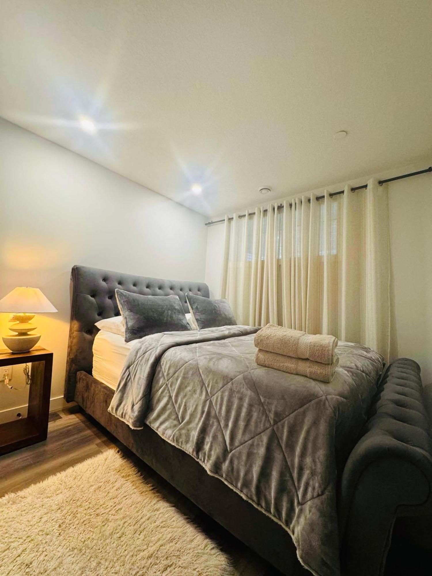 Holiday home Comfy Neutral Living Free Parking